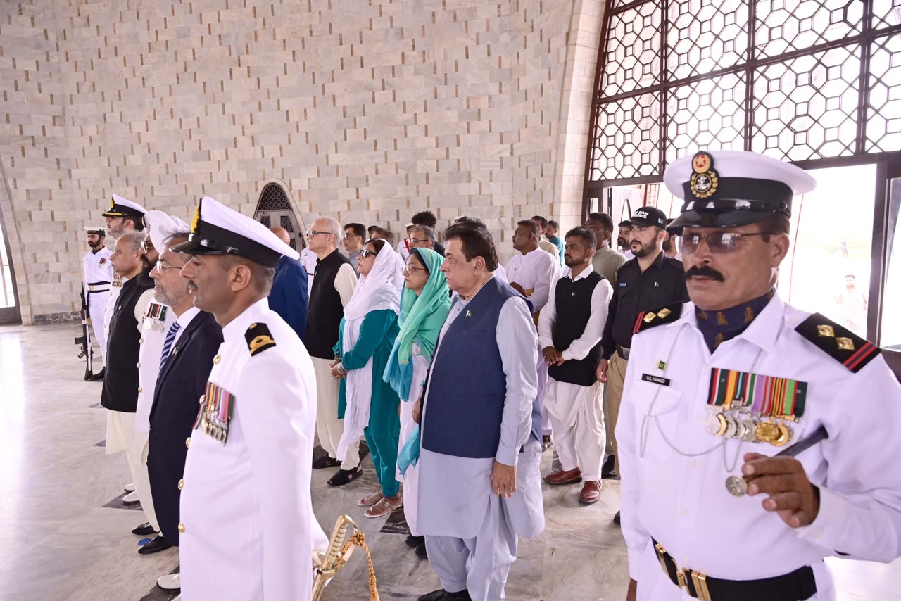 Chairperson and Members floral wreath at Mazar-e-Quaid