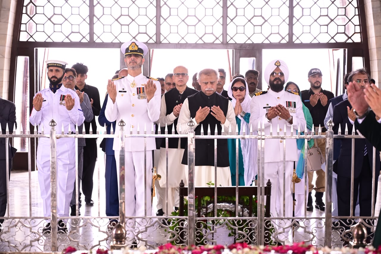 Chairperson and Members floral wreath at Mazar-e-Quaid
