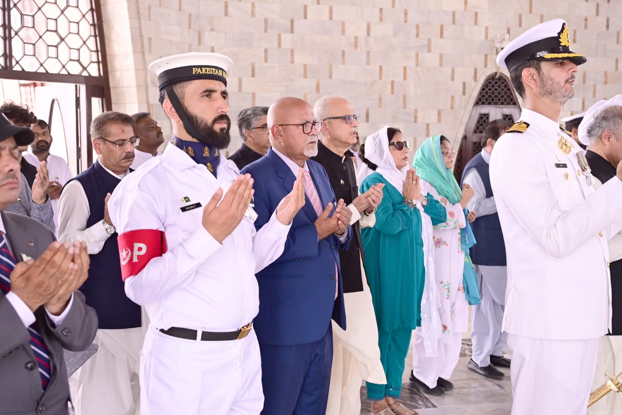Chairperson and Members floral wreath at Mazar-e-Quaid