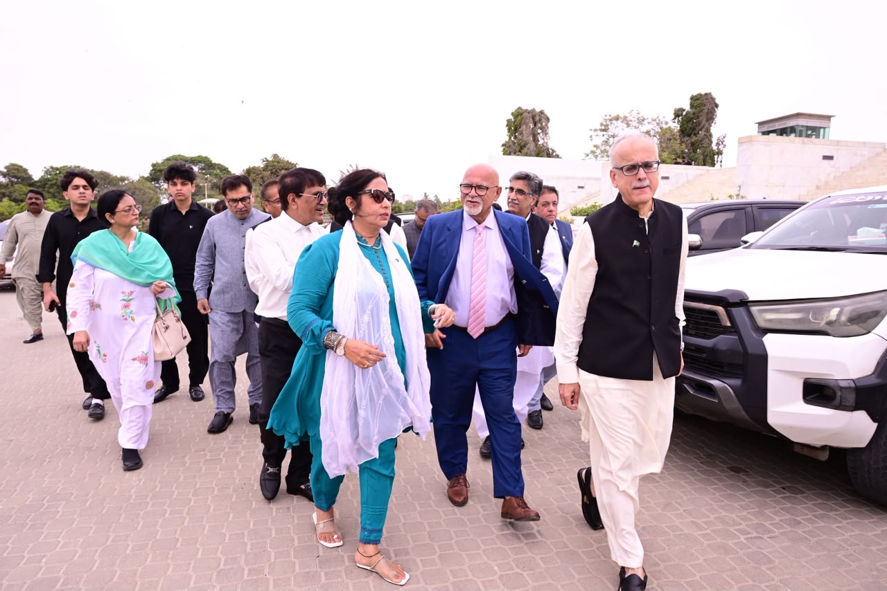 Chairperson and Members floral wreath at Mazar-e-Quaid