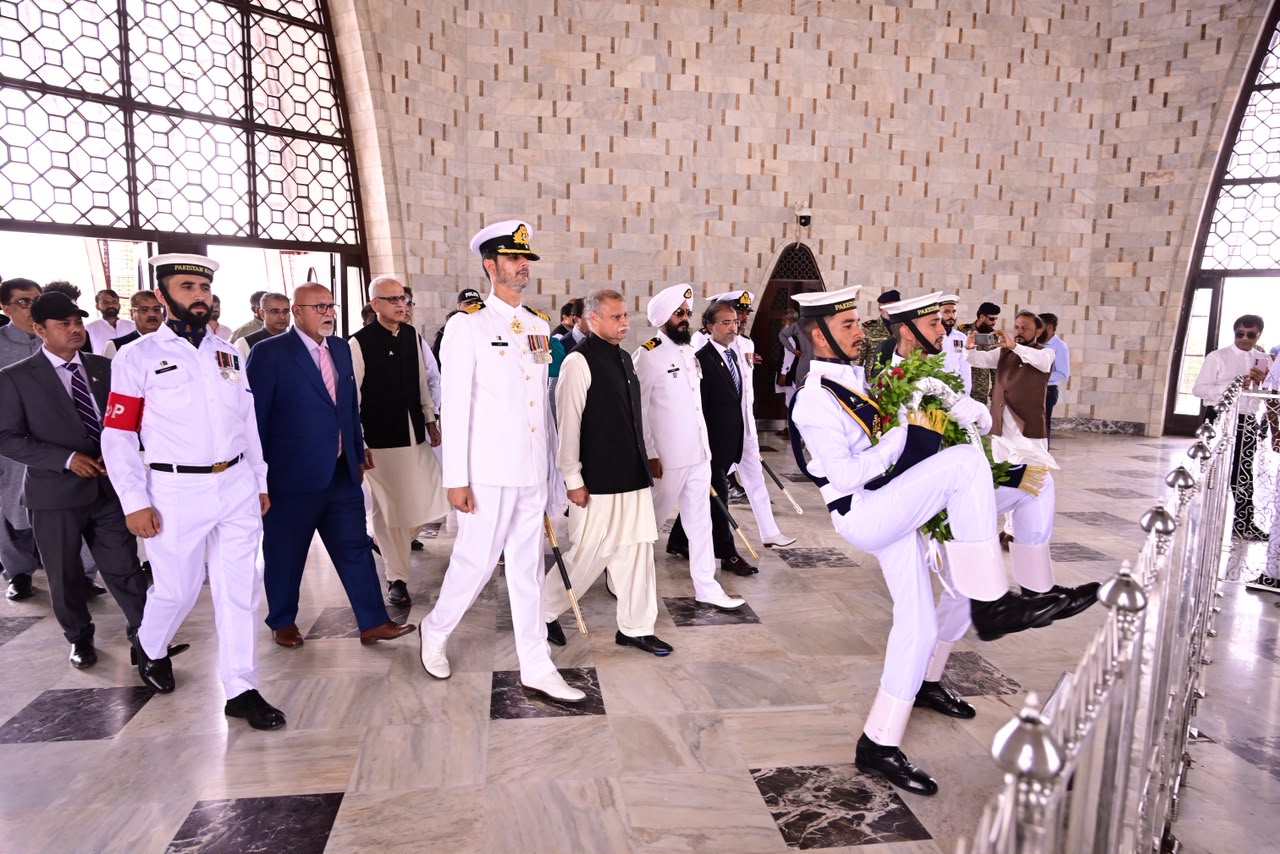 Chairperson and Members floral wreath at Mazar-e-Quaid